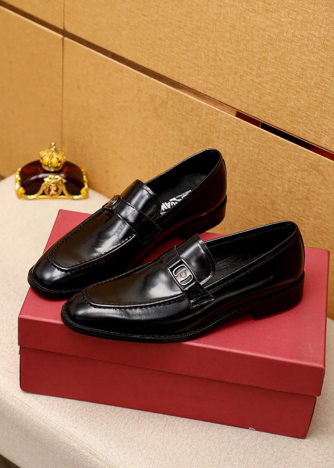 Men's shoes 💰400 💐 Product trademark: Ferragamo "Ferragamo" casual leather shoes Regular size: 39-44 (38.45.46🉑️Customized) Product materials: Selected imported open-edge beaded calfskin upper + classic hardware buckle, imported pig leather lining. Strong three-dimensional visual effect, non-slip and wear-resistant combination outsole Color: 1⃣️color optional